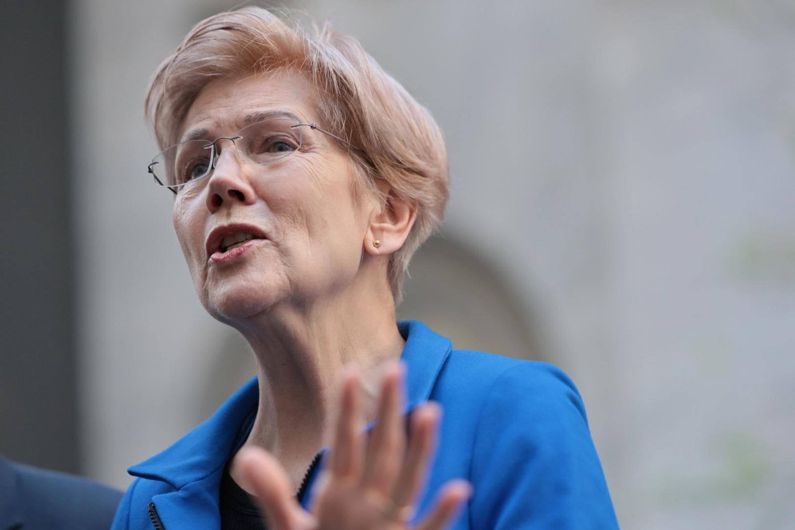 Senator Warren Ngedumel Soal Regulator Setujui Bank Crypto Gak Pantes